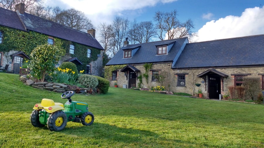 clydey and a tractor 900