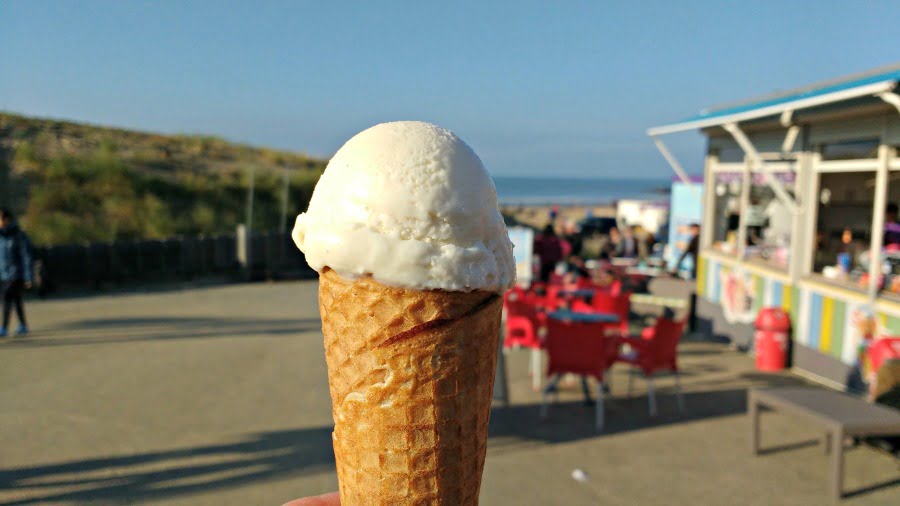 Ice cream - things to do around Duinrell with toddlers