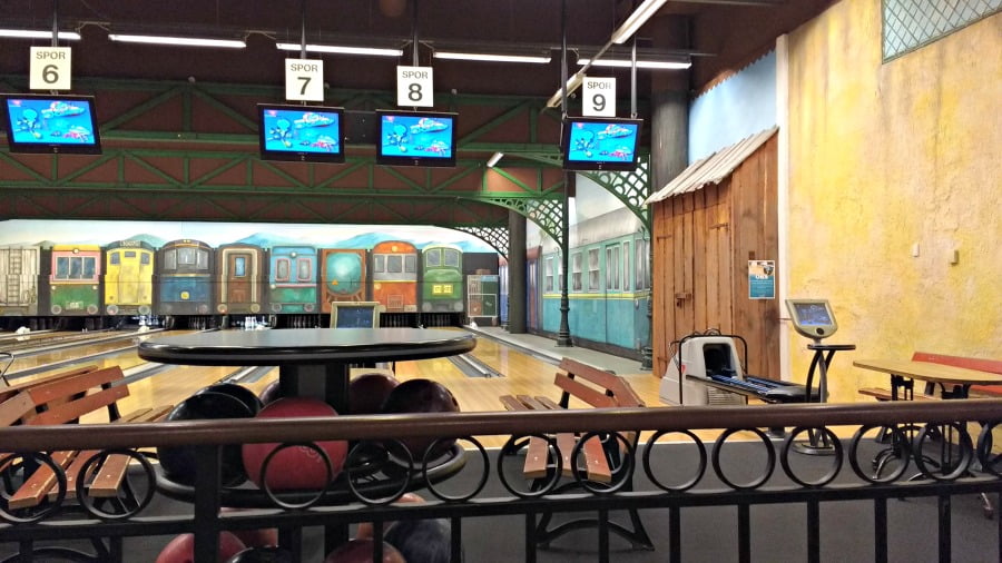 Bowling at Lalandia