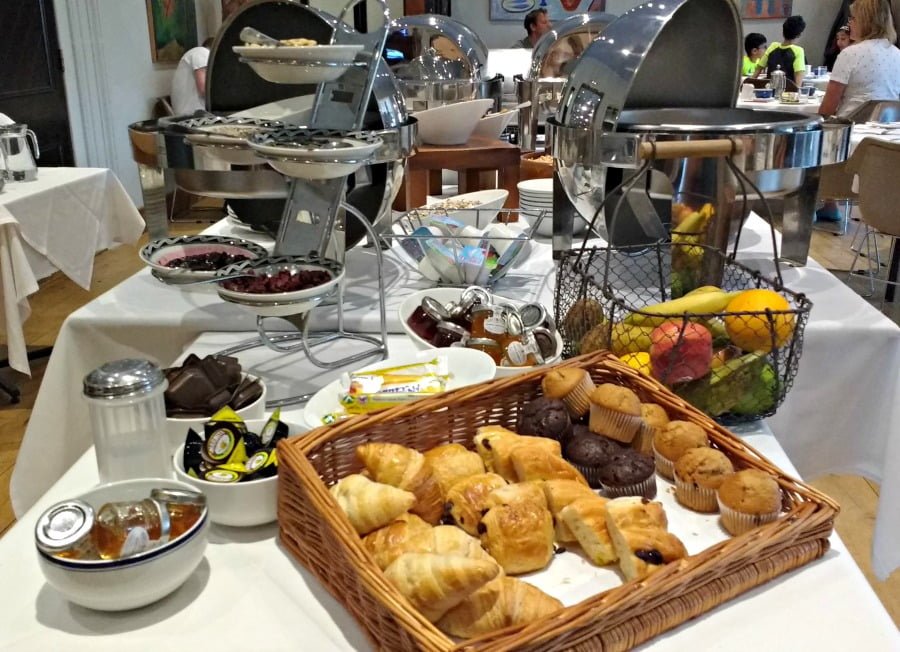 Breakfast at Moonfleet Manor