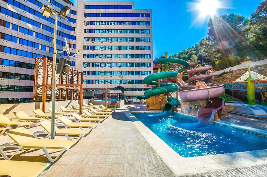 toddler friendly hotel in spain with a waterpark