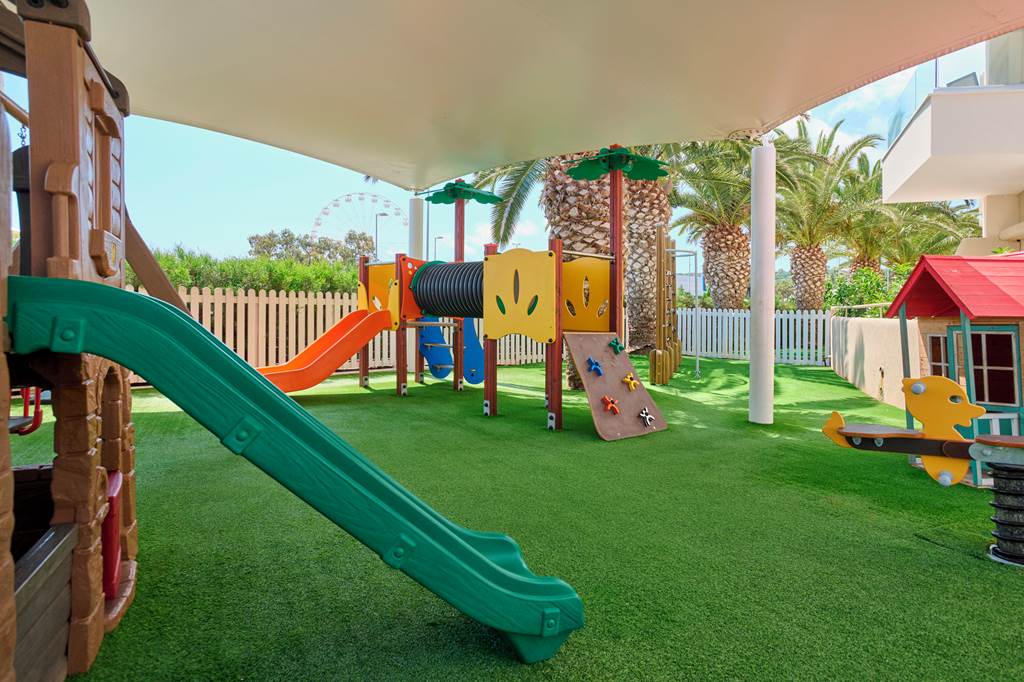baby and toddler friendly hotel in cyprus with a splash park