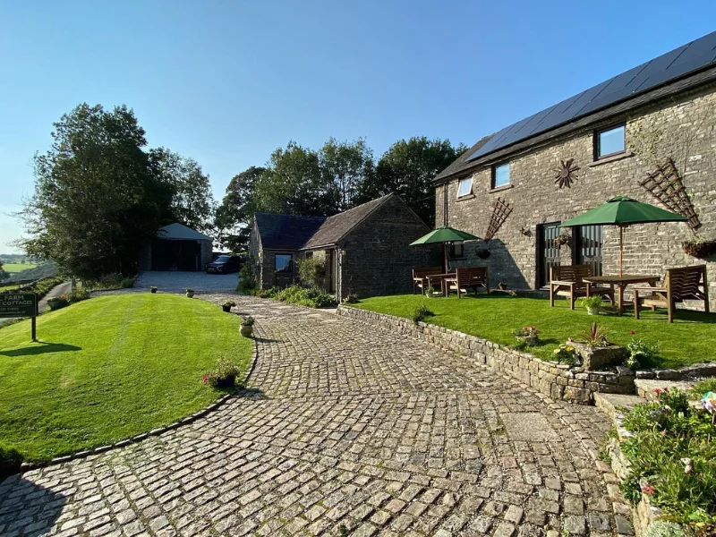 baby and toddler friendly cottages in the peak district