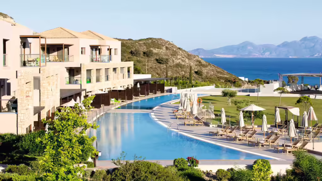 toddler friendly hotel with swim up room
