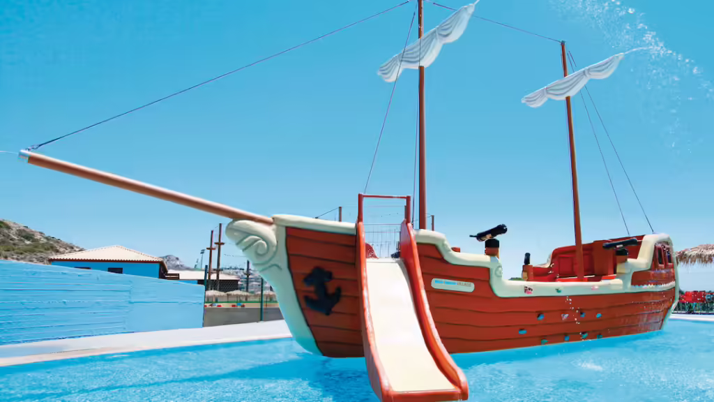 toddler friendly hotel with swim up room