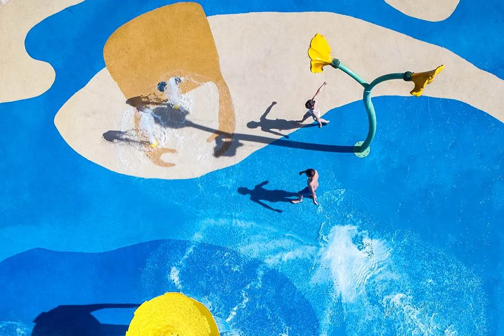 toddler friendly hotel with swim up room