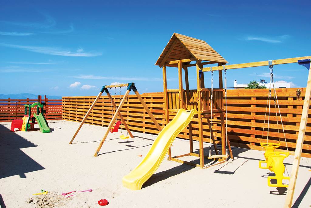 toddler friendly hotel with swim up room