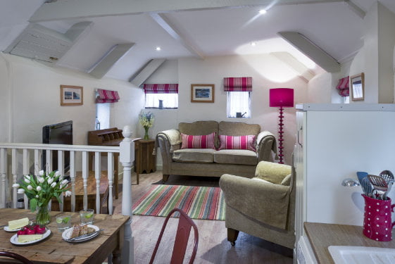 toddler friendly cottage with a swimming pool in cornwall