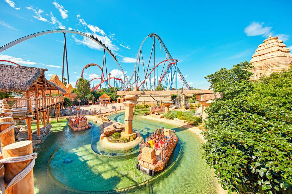 Hotel with outdoor roller coaster