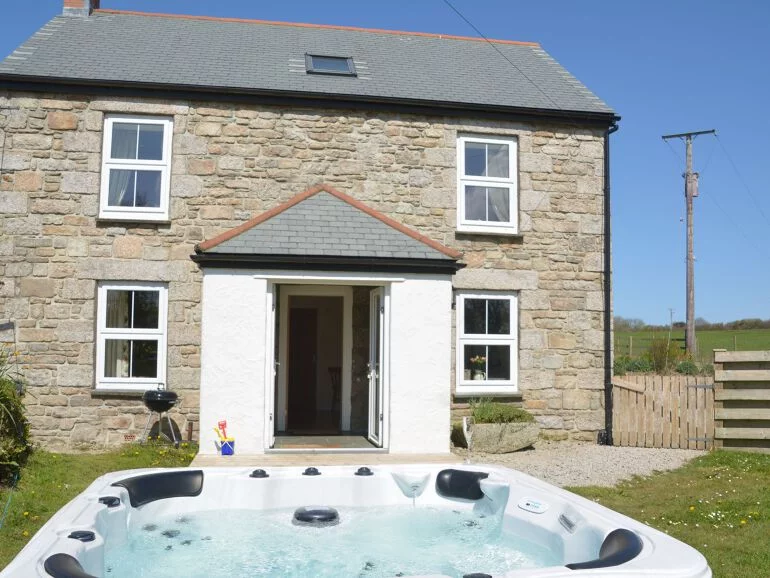 baby and toddler friendly cottage on a farm in cornwall