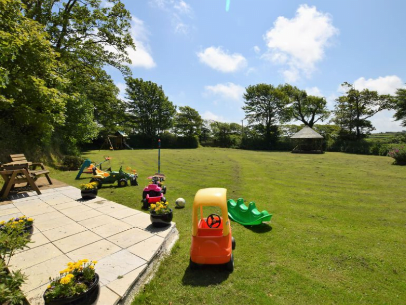 toddler friendly farm cottage cornwall