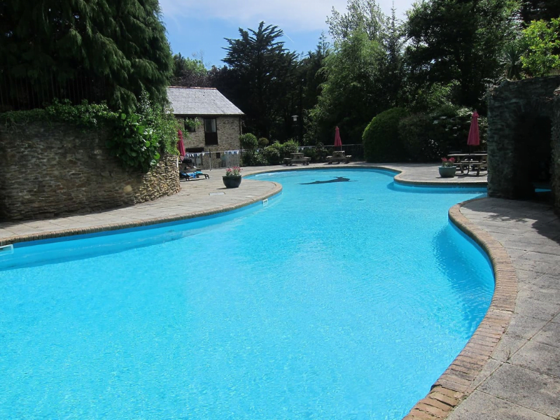 toddler friendly cottage in devon with indoor and outdoor swimming pools