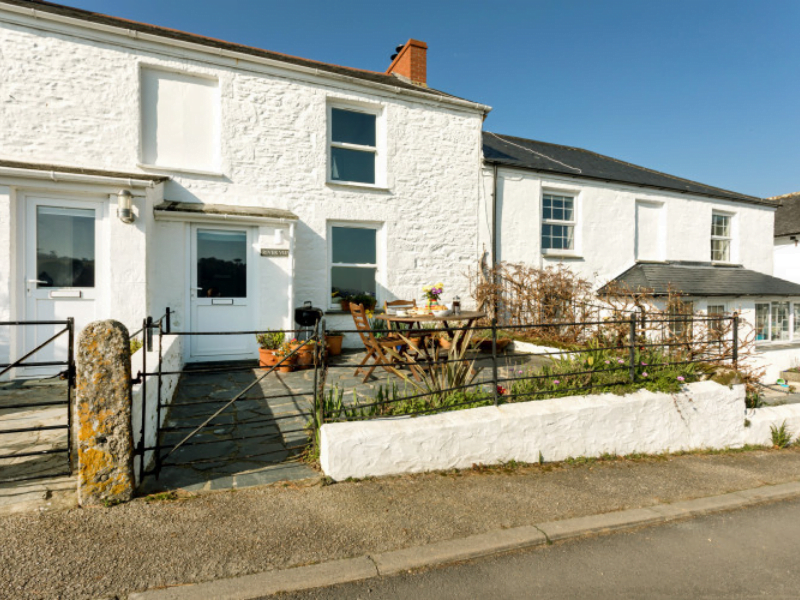 baby and toddler friendly cottage near the helford passage in cornwall