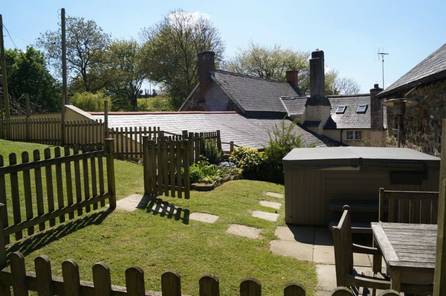 toddler friendly cottage with a hot tub