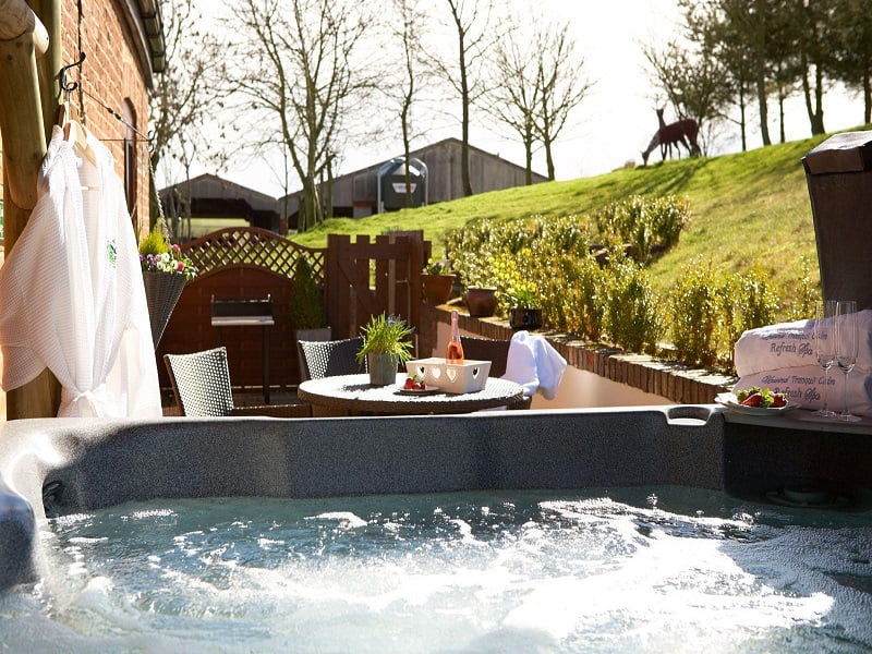 toddler friendly cottage with a hot tub