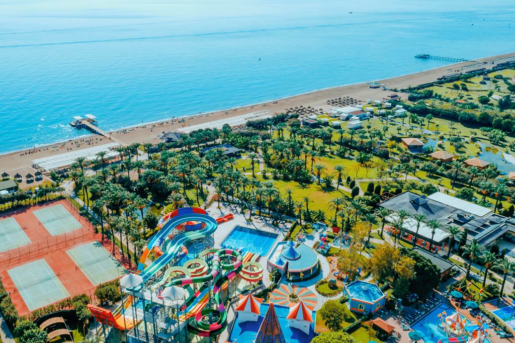 hotel prietenos pentru copii mici în Turcia cu un parc acvatic