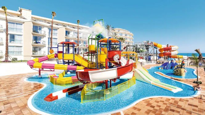 toddler friendly hotel in spain with a waterpark