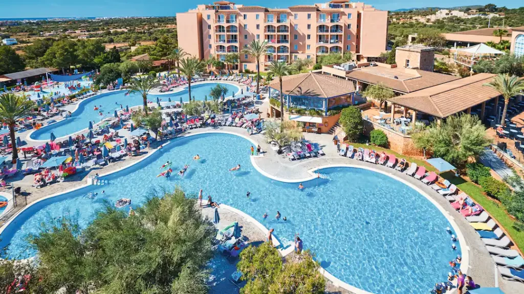 toddler friendly hotel in spain with a waterpark