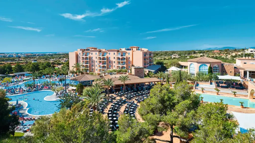 toddler friendly hotel in spain with a waterpark