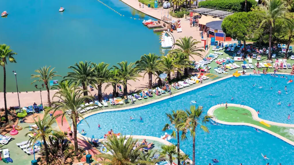 toddler friendly hotel in spain with a waterpark