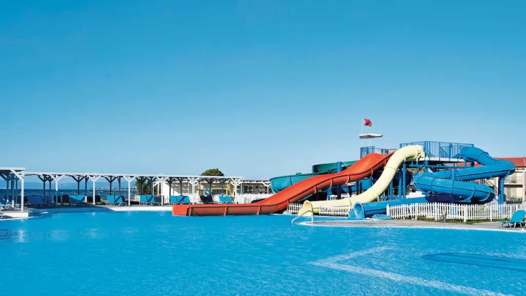 toddler friendly waterpark in greece with a waterpark
