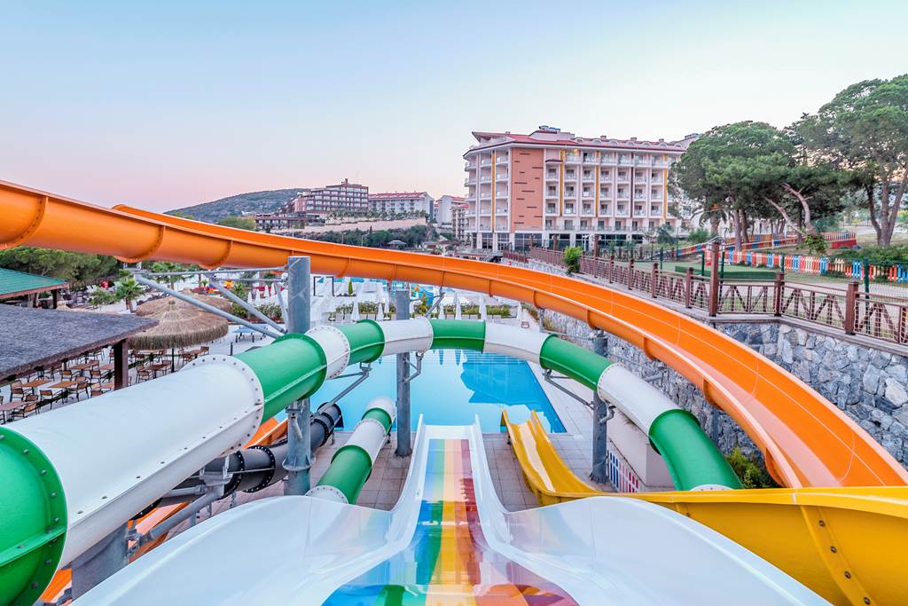 toddler friendly hotel turkey with waterslides