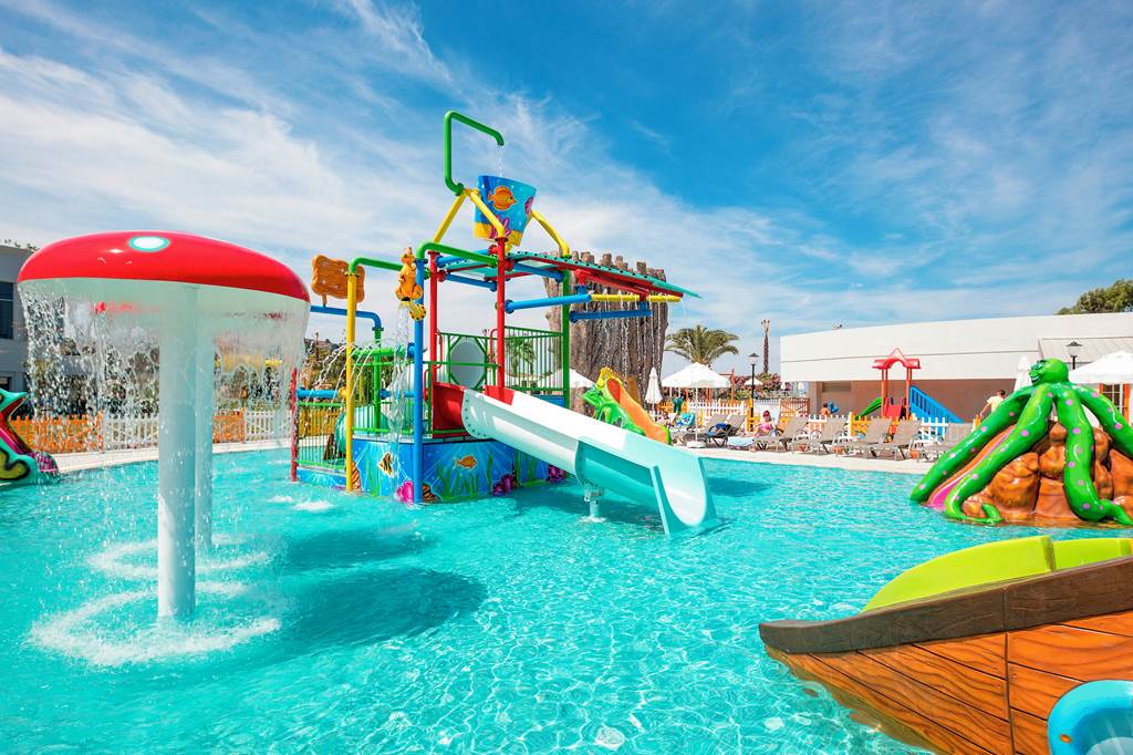 baby and toddler friendly hotel in turkey with a waterpark and splash park