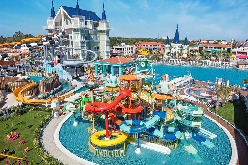 toddler friendly hotel in turkey with a splash park