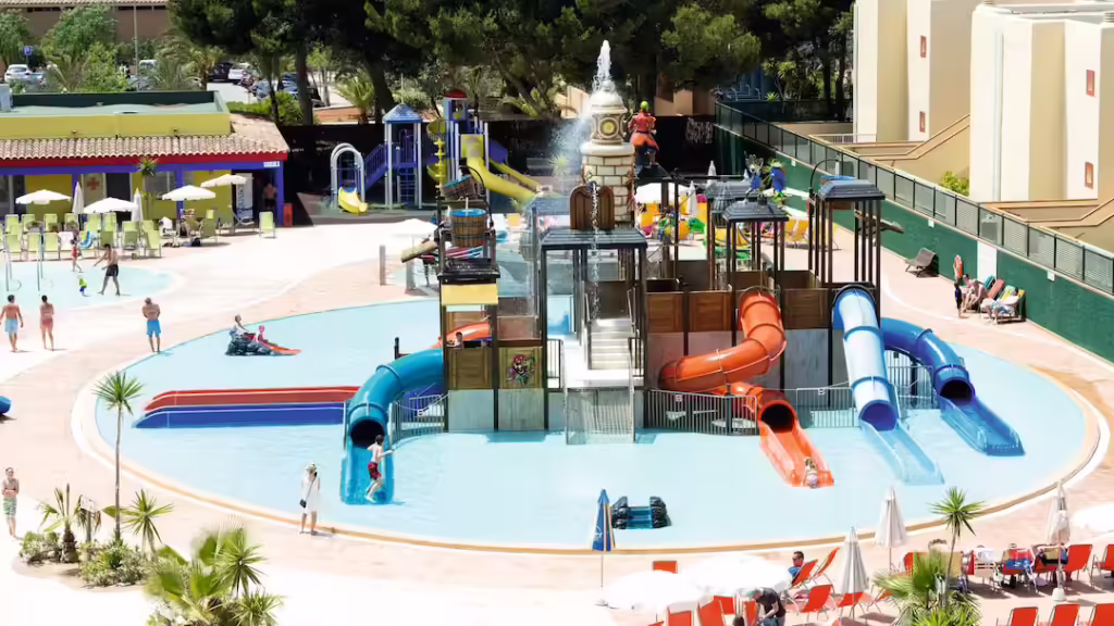 toddler friendly hotel with swim up room