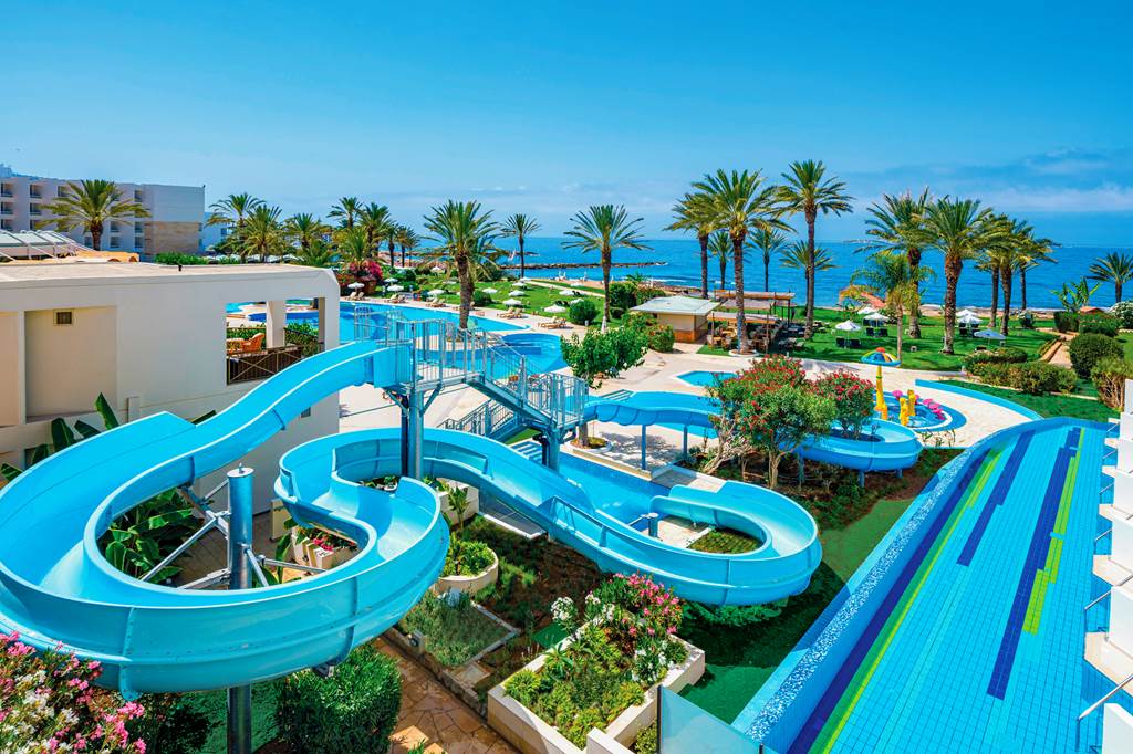 toddler friendly hotel with a waterslide