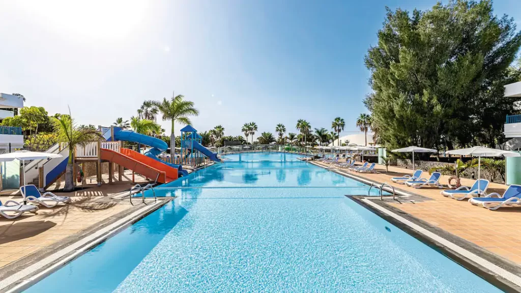 hotel for toddlers in lanzarote with waterslides