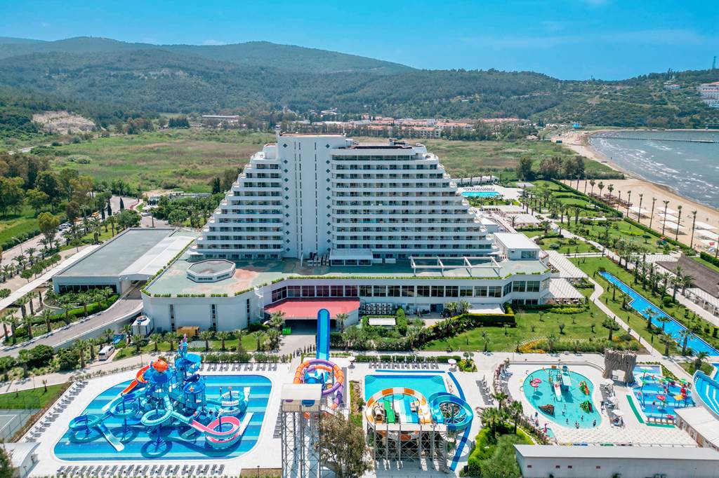 baby and toddler friendly hotel in turkey with a waterpark