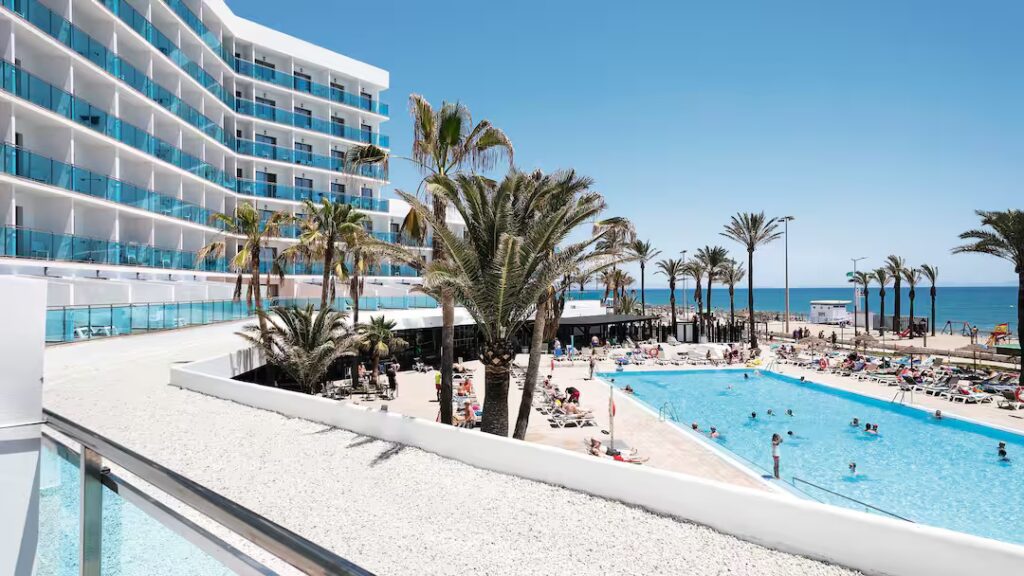 hotels in spain near the beach