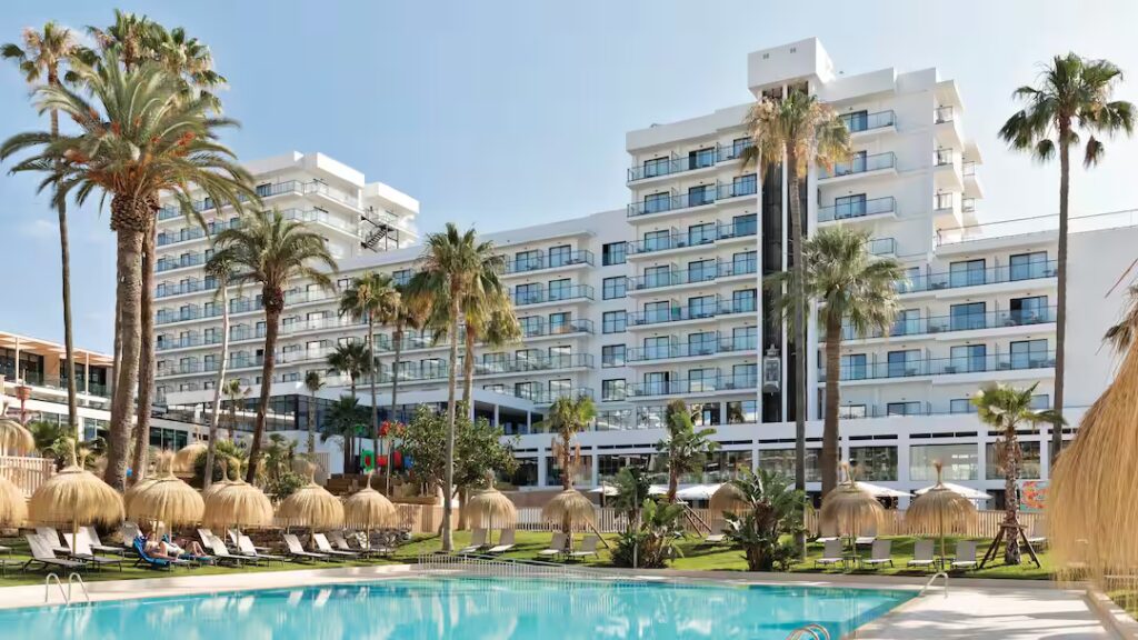 hotels in spain near the beach