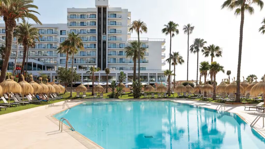 hotels in spain near the beach