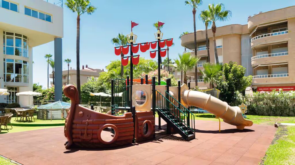 hotels in spain near the beach