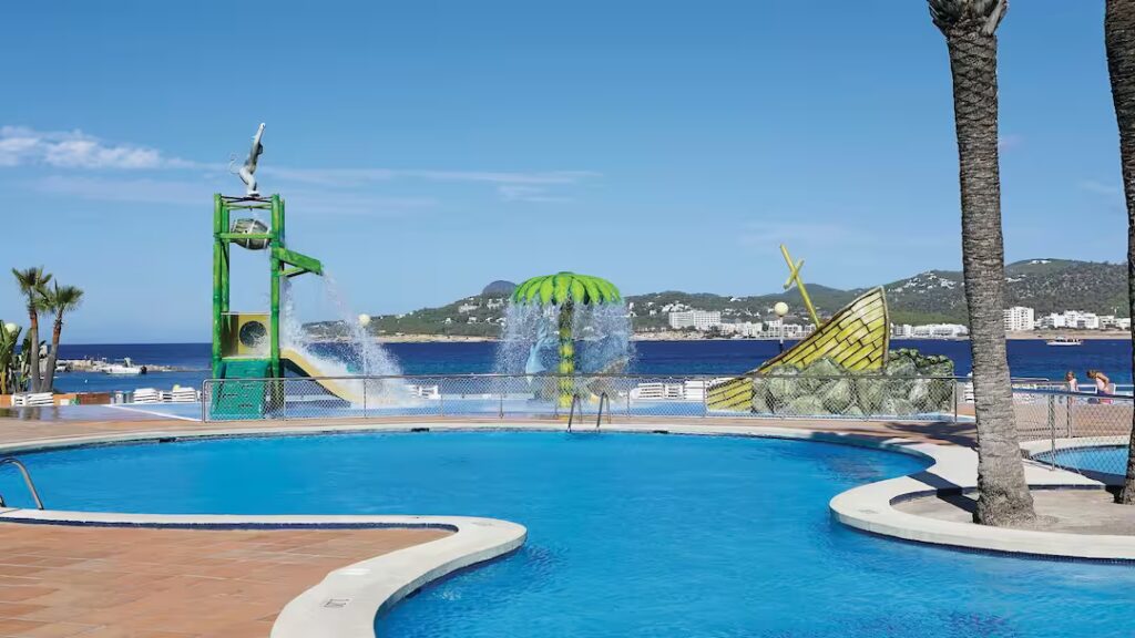 hotels in spain near the beach