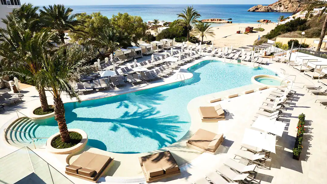 hotels in spain near the beach