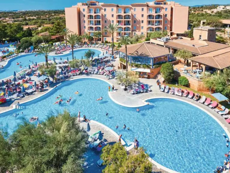 family friendly hotel majorca with splash park