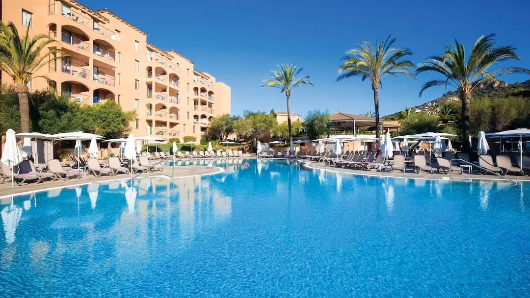 family friendly hotel majorca with swim up room