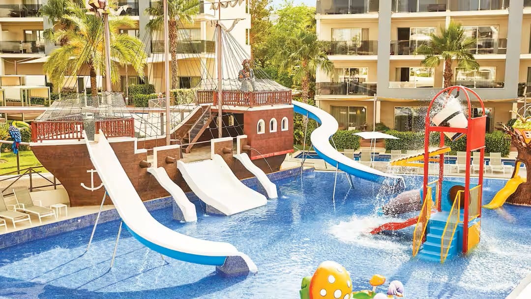 family friendly hotel majorca with swim up rooms