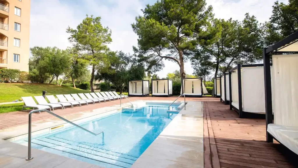 family friendly hotel balearics with swim up rooms