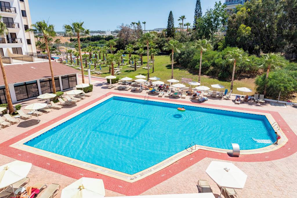 baby and toddler friendly hotel in cyprus with waterpark and splash park
