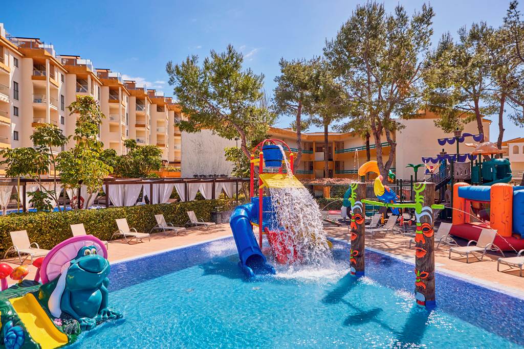 baby and toddler friendly hotel in Majorca with a swim up room