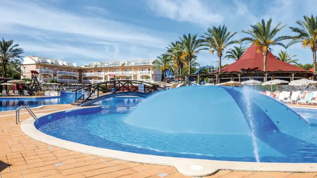 family friendly hotel balearics with swim up rooms