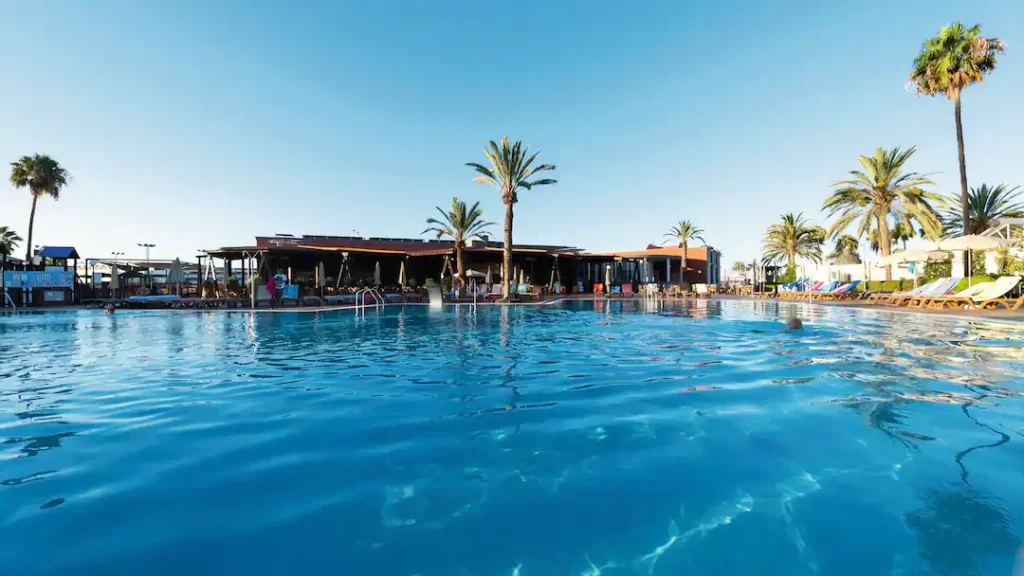 toddler friendly hotel gran canaria with splash park