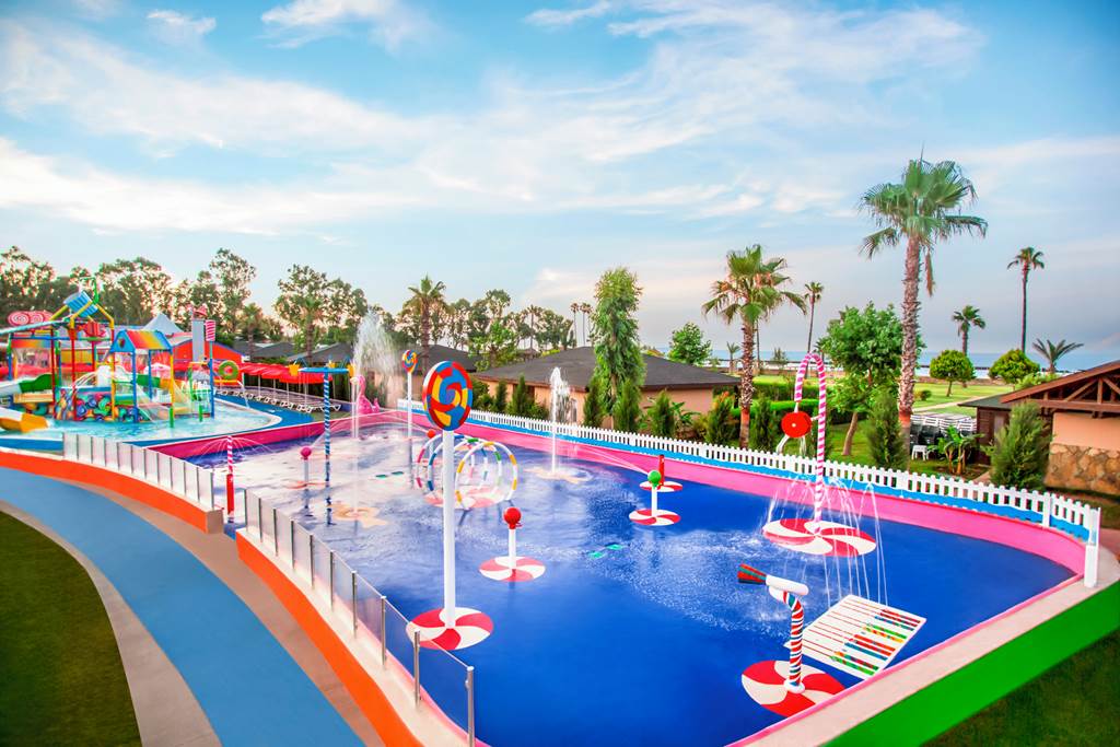 toddler friendly hotel in Turkey with swim up rooms