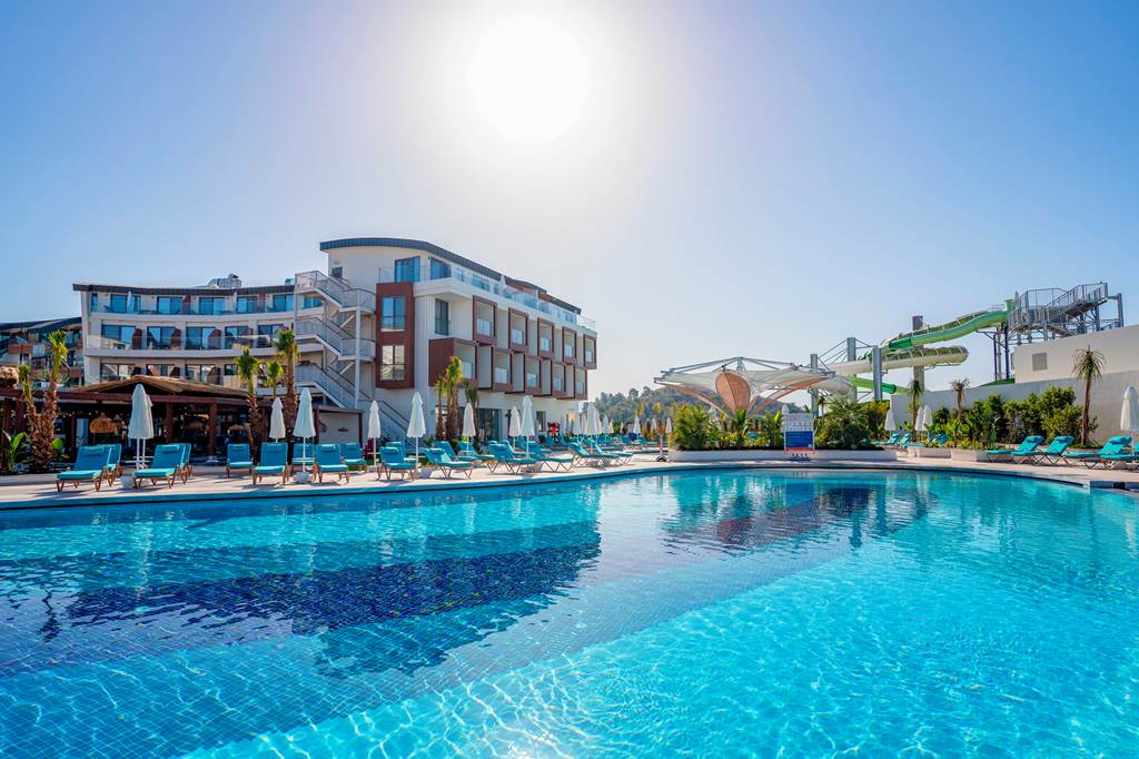 toddler friendly hotel in Turkey with swim up rooms