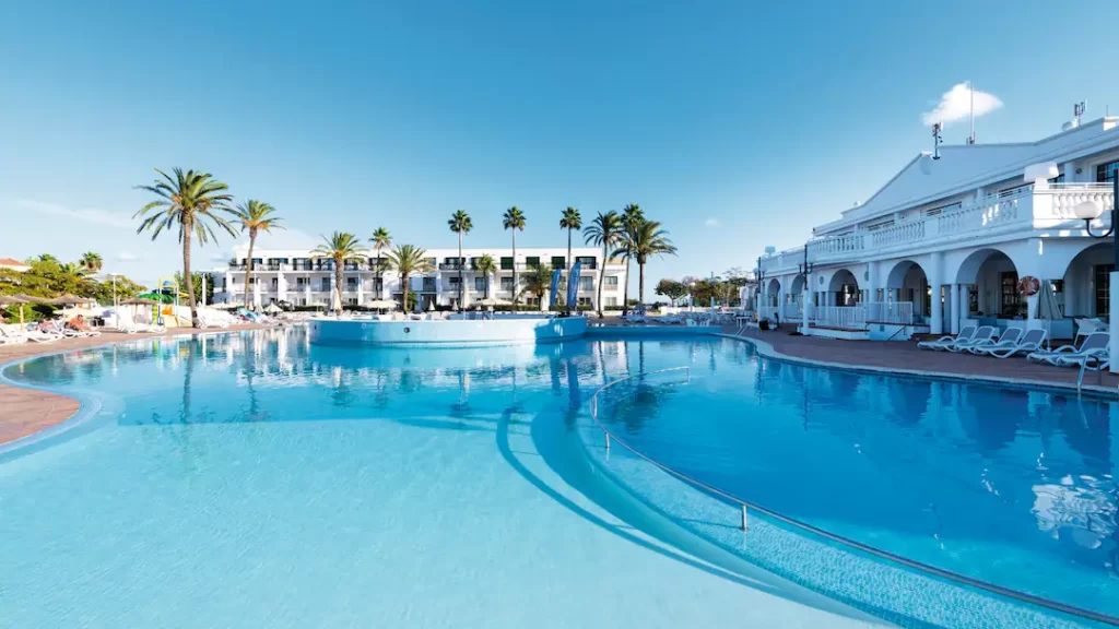 14 Best Menorca Hotels With Splash Parks 