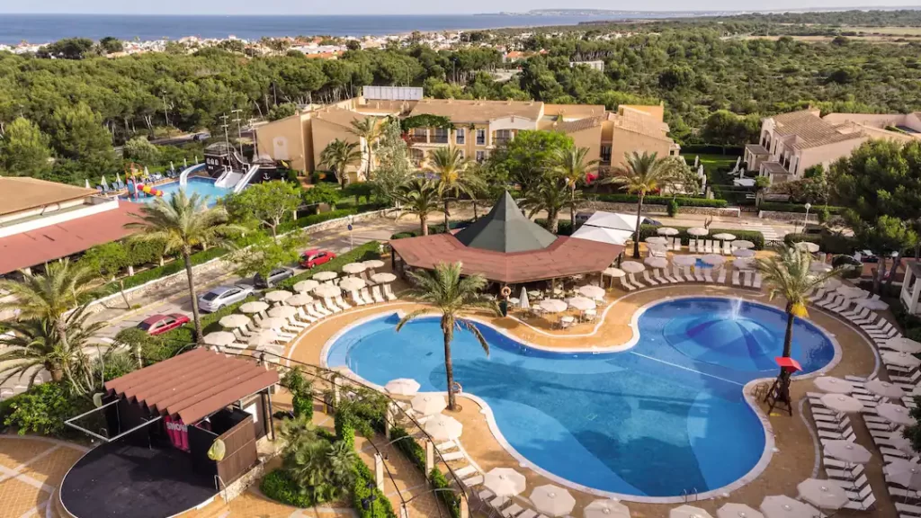 toddler friendly hotel menorca with a splash park